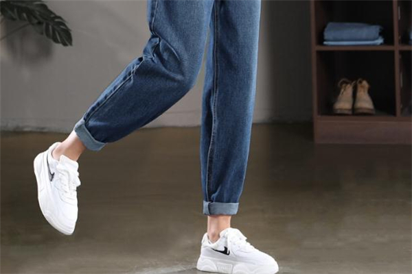 老爹褲搭配什么鞋 老爹褲配什么鞋子好看 老爹褲搭配什么鞋 老爹褲配什么鞋子好看
