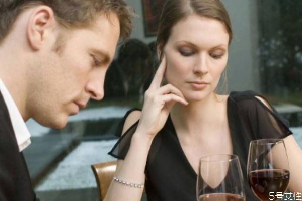 面對男人的冷暴力怎么辦 冷暴力時男人會痛苦嗎 面對男人的冷暴力怎么辦 冷暴力時男人會痛苦嗎