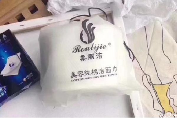 洗臉巾干用還是濕用 洗臉巾要不要一天一換 洗臉巾干用還是濕用 洗臉巾要不要一天一換