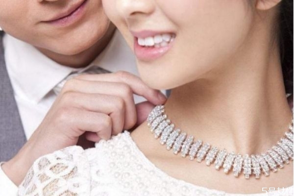 面對冷暴力該怎么解決 聰明的女人對付冷暴力的男人 面對冷暴力該怎么解決 聰明的女人對付冷暴力的男人