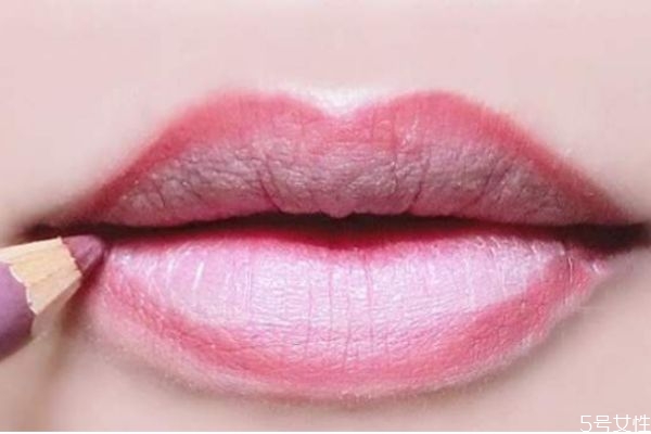 如何使用唇線筆 唇線筆可以用什么代替 如何使用唇線筆 唇線筆可以用什么代替