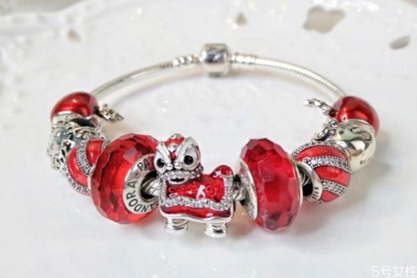 潘多拉珠子每顆都有標志嗎 潘多拉鑒別真假方法 潘多拉珠子每顆都有標志嗎 潘多拉鑒別真假方法