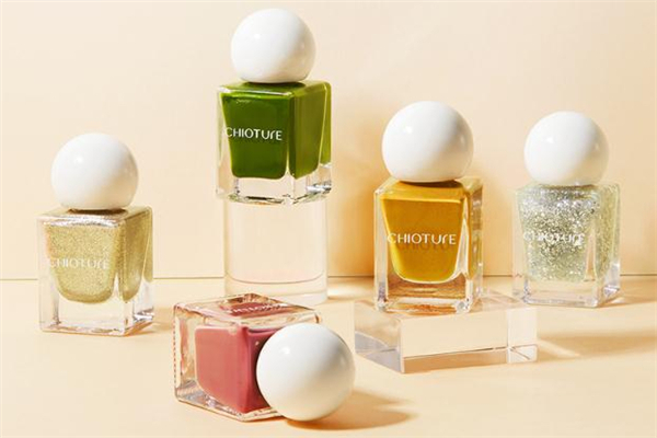 水性指甲油怎么卸 水性指甲油和油性指甲油的區(qū)別 水性指甲油怎么卸 水性指甲油和油性指甲油的區(qū)別