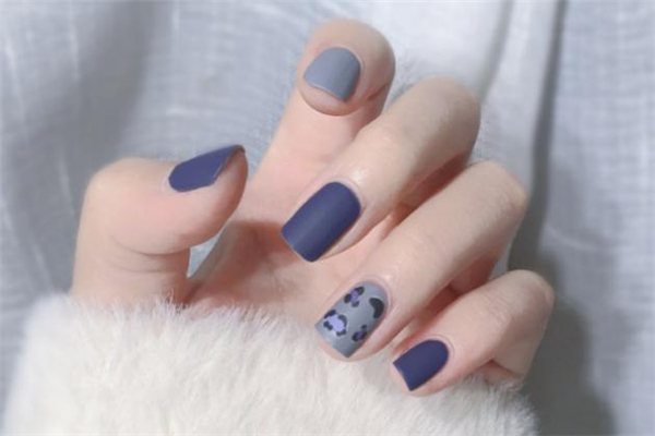 磨砂指甲油怎么涂 指甲油拉絲了怎么辦 磨砂指甲油怎么涂 指甲油拉絲了怎么辦