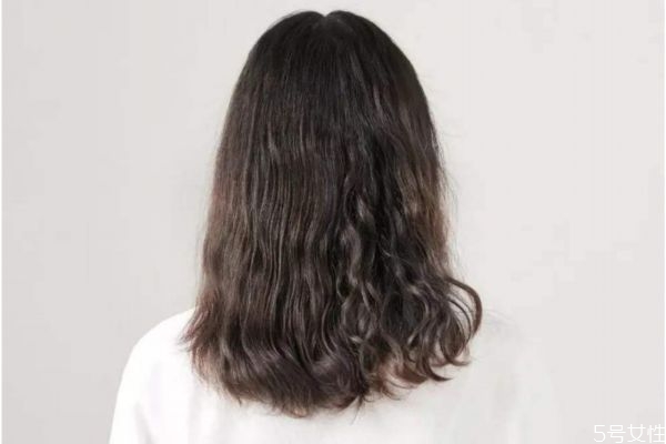 直發(fā)梳和拉直的區(qū)別 直發(fā)梳和直板夾哪個更好用 直發(fā)梳和拉直的區(qū)別 直發(fā)梳和直板夾哪個更好用