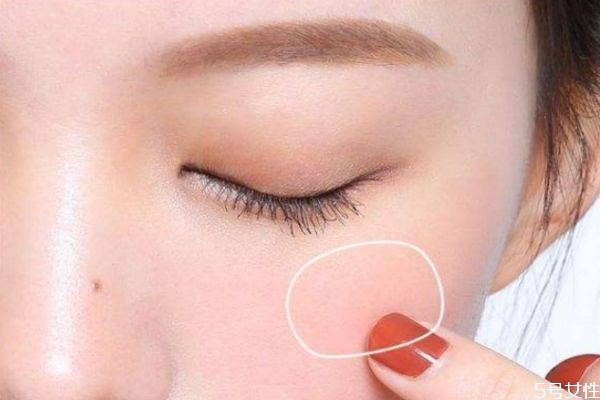 珊瑚色腮紅是什么顏色 珊瑚色腮紅適合什么人 珊瑚色腮紅是什么顏色 珊瑚色腮紅適合什么人