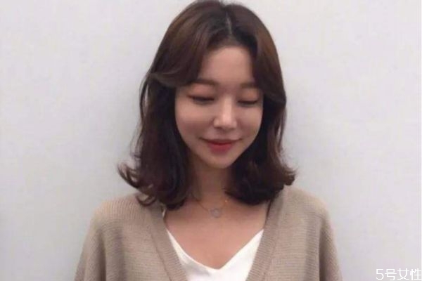 八字外翻劉海是什么 什么樣的臉型的適合八字外翻劉海 八字外翻劉海是什么 什么樣的臉型的適合八字外翻劉海