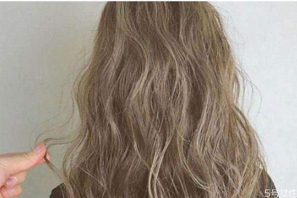 燙發(fā)能保持多久 燙發(fā)維持時(shí)間的影響因素 燙發(fā)能保持多久 燙發(fā)維持時(shí)間的影響因素