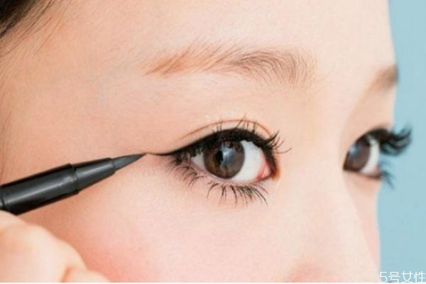 棕色的眼線筆好看嗎 棕色眼線筆什么效果 棕色的眼線筆好看嗎 棕色眼線筆什么效果