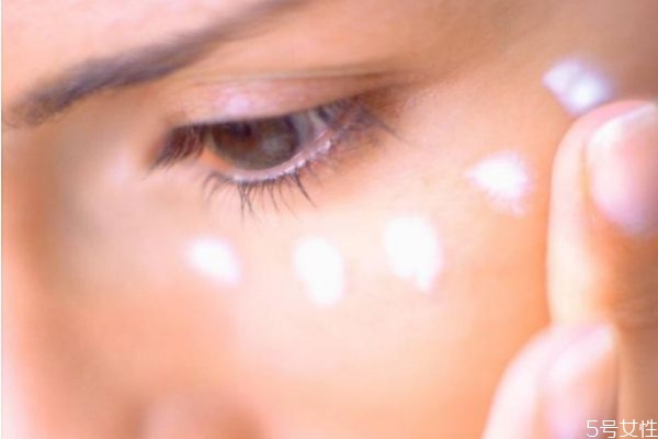 ?為什么要妝前打底 如何做好打底工作 ?為什么要妝前打底 如何做好打底工作