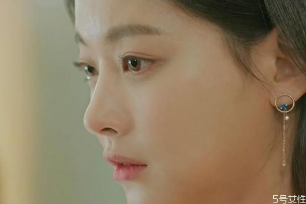 如何消除臉部水腫 臉部消水腫的最快方法 如何消除臉部水腫 臉部消水腫的最快方法