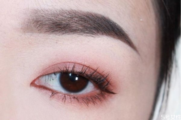睫毛膏選棕色還是黑色 棕色和黑色睫毛膏差別大么 睫毛膏選棕色還是黑色 棕色和黑色睫毛膏差別大么