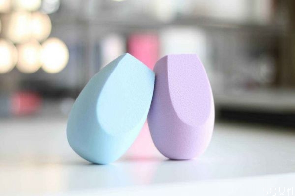 美妝蛋能用沐浴露洗嗎 美妝蛋用來洗臉好嗎 美妝蛋能用沐浴露洗嗎 美妝蛋用來洗臉好嗎