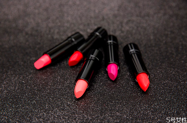 夏天口紅容易化怎么辦 口紅為什么會(huì)化掉 夏天口紅容易化怎么辦 口紅為什么會(huì)化掉