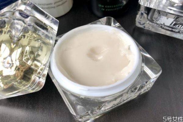 凍膜和普通面膜的區(qū)別 凍膜和睡眠面膜的區(qū)別 凍膜和普通面膜的區(qū)別 凍膜和睡眠面膜的區(qū)別