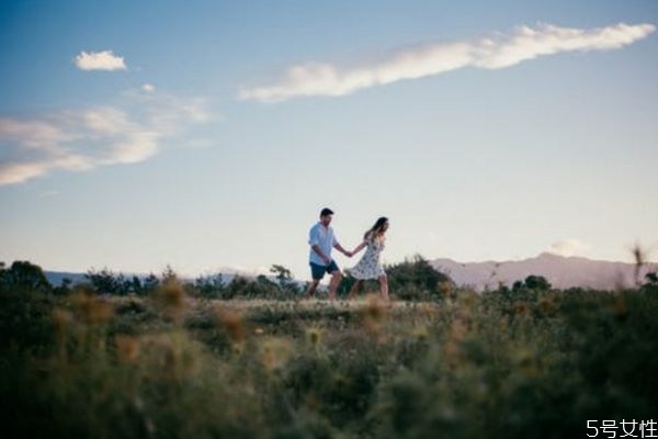 考驗(yàn)?zāi)信笥训谋貑枂栴} 測試在對方心里的位置