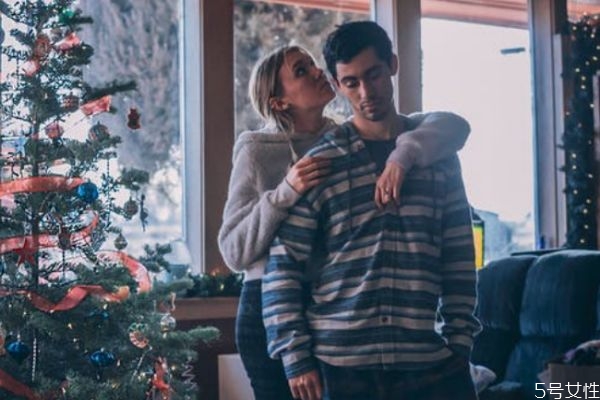 男人會(huì)假裝愛一個(gè)女人嗎 渣男不愛你假裝愛你的表現(xiàn) 男人會(huì)假裝愛一個(gè)女人嗎 渣男不愛你假裝愛你的表現(xiàn)