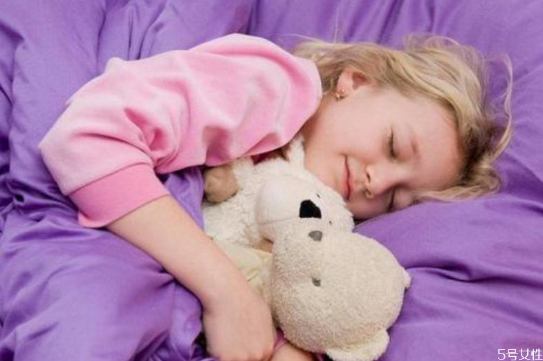 寶寶多大穿內褲比較合適 寶寶穿內褲有什么好處