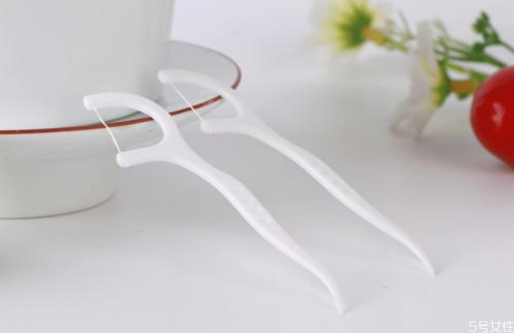 牙線棒的使用方法 牙線和牙線棒哪個(gè)好 牙線棒的使用方法 牙線和牙線棒哪個(gè)好