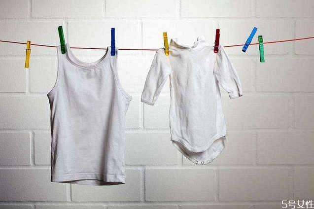 衣服發(fā)霉穿了會(huì)得病嗎 衣服受潮多久會(huì)發(fā)霉 衣服發(fā)霉穿了會(huì)得病嗎 衣服受潮多久會(huì)發(fā)霉