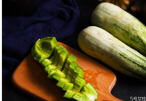 羊角蜜放幾天會(huì)甜嗎 不太熟的羊角蜜可以放熟嗎 羊角蜜放幾天會(huì)甜嗎 不太熟的羊角蜜可以放熟嗎