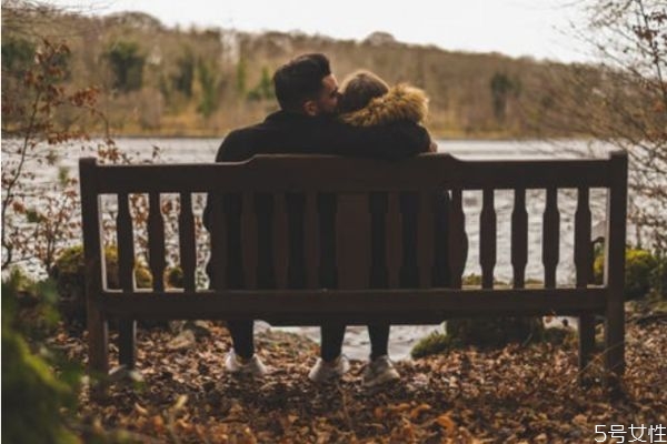 考驗(yàn)?zāi)信笥训谋貑枂栴} 測試在對方心里的位置