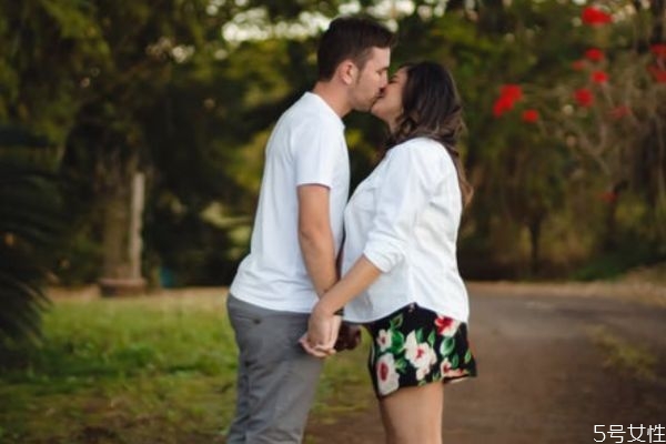 做哪些事可以讓女生心動 讓女人心動的體貼小動作 做哪些事可以讓女生心動 讓女人心動的體貼小動作