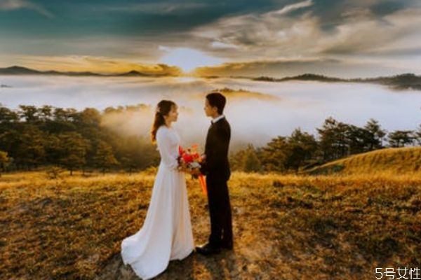 當(dāng)你感覺不到對方的愛 對方不愛你的細節(jié)