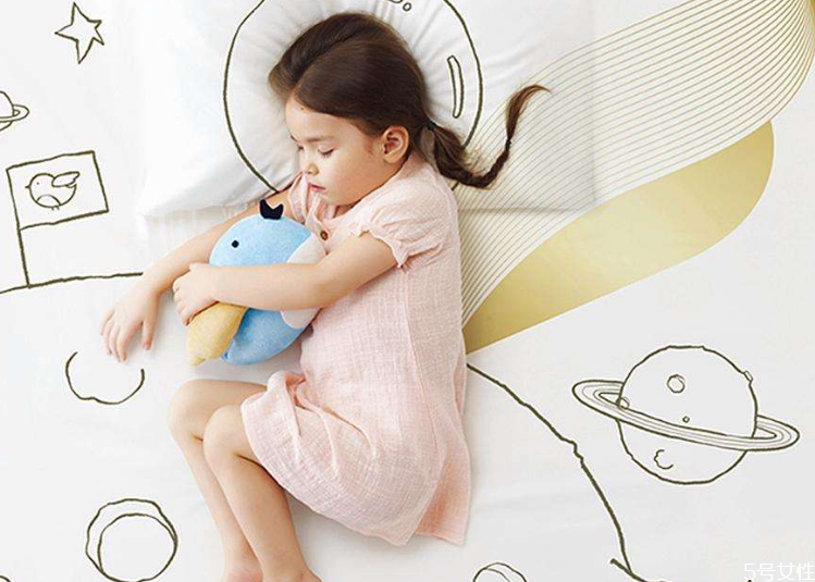 紗布尿布好用嗎 紗布尿布優(yōu)缺點(diǎn)分析 紗布尿布好用嗎 紗布尿布優(yōu)缺點(diǎn)分析