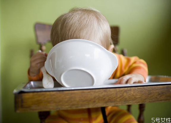 嬰兒米糊怎么做 寶寶吃米糊注意事項(xiàng)有哪些 嬰兒米糊怎么做 寶寶吃米糊注意事項(xiàng)有哪些