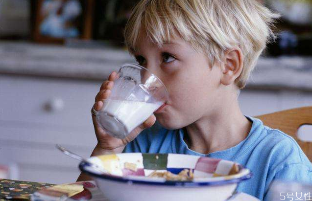 嬰兒米糊怎么做 寶寶吃米糊注意事項(xiàng)有哪些 嬰兒米糊怎么做 寶寶吃米糊注意事項(xiàng)有哪些