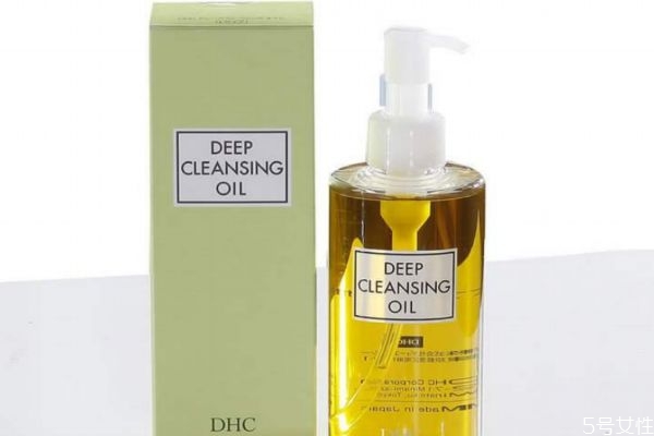 用卸妝油會(huì)不會(huì)長(zhǎng)閉口 卸妝油用了長(zhǎng)閉口怎么辦 用卸妝油會(huì)不會(huì)長(zhǎng)閉口 卸妝油用了長(zhǎng)閉口怎么辦