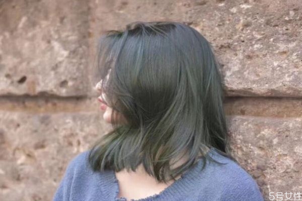 悶青色剛?cè)就昴芨纳珕?悶青色頭發(fā)怎么染 悶青色剛?cè)就昴芨纳珕?悶青色頭發(fā)怎么染