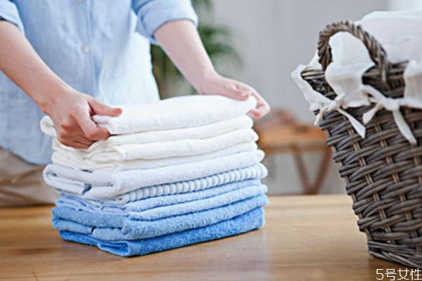 洗衣機洗衣服都是毛怎么回事 洗衣機洗衣服粘毛怎么辦 洗衣機洗衣服都是毛怎么回事 洗衣機洗衣服粘毛怎么辦