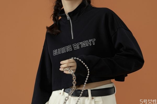 黑色衣服褪色了怎么恢復原色 黑色衣服發(fā)紅怎么恢復 黑色衣服褪色了怎么恢復原色 黑色衣服發(fā)紅怎么恢復