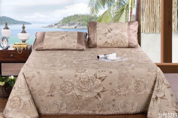 夏天冰絲涼席好還是乳膠墊好 乳膠涼席有什么優(yōu)缺點(diǎn) 夏天冰絲涼席好還是乳膠墊好 乳膠涼席有什么優(yōu)缺點(diǎn)