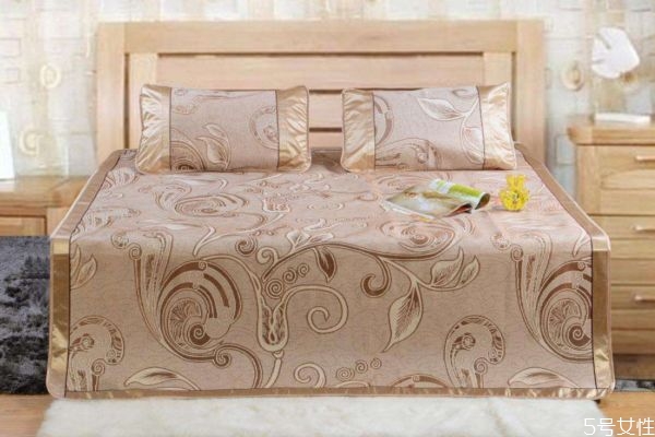 夏天冰絲涼席好還是乳膠墊好 乳膠涼席有什么優(yōu)缺點(diǎn) 夏天冰絲涼席好還是乳膠墊好 乳膠涼席有什么優(yōu)缺點(diǎn)