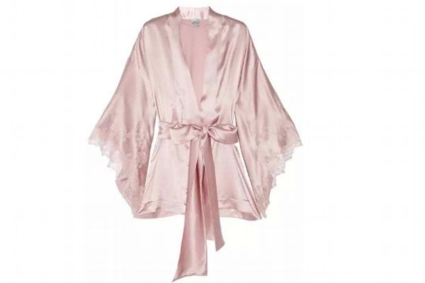 真絲衣服洗花了怎么辦 洗真絲衣服的注意事項 真絲衣服洗花了怎么辦 洗真絲衣服的注意事項