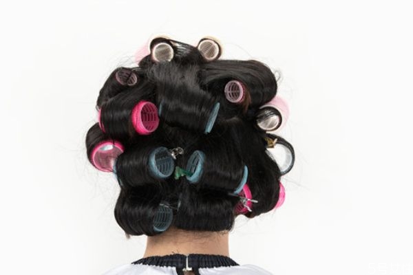 洗發(fā)乳液怎么用 洗發(fā)乳的正確使用方法 洗發(fā)乳液怎么用 洗發(fā)乳的正確使用方法