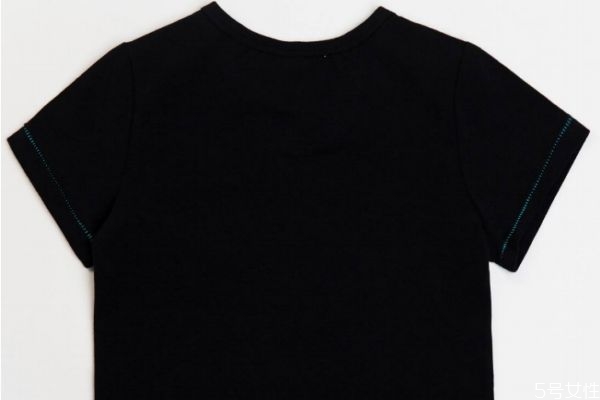 怎么洗黑色衣服不掉色 黑色衣服第一次怎么洗 怎么洗黑色衣服不掉色 黑色衣服第一次怎么洗