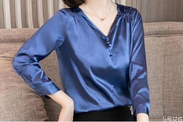 真絲衣服洗花了怎么辦 洗真絲衣服的注意事項 真絲衣服洗花了怎么辦 洗真絲衣服的注意事項