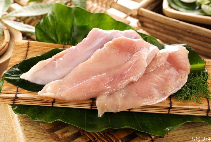 雞胸肉沒炸熟什么樣 吃了沒炸熟的雞胸肉怎么辦 雞胸肉沒炸熟什么樣 吃了沒炸熟的雞胸肉怎么辦