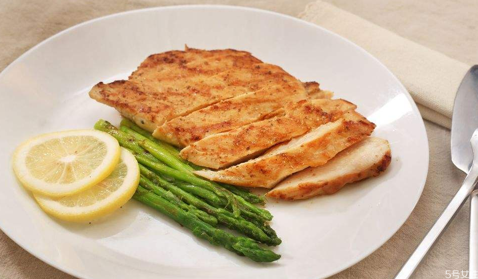 雞胸肉沒炸熟什么樣 吃了沒炸熟的雞胸肉怎么辦 雞胸肉沒炸熟什么樣 吃了沒炸熟的雞胸肉怎么辦