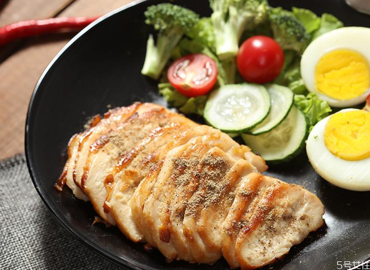 雞胸肉沒炸熟什么樣 吃了沒炸熟的雞胸肉怎么辦 雞胸肉沒炸熟什么樣 吃了沒炸熟的雞胸肉怎么辦