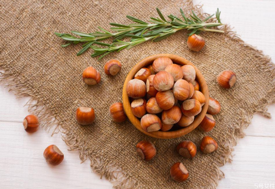 榛子能開(kāi)水煮熟吃嗎 泡水的榛子多久開(kāi)口 榛子能開(kāi)水煮熟吃嗎 泡水的榛子多久開(kāi)口