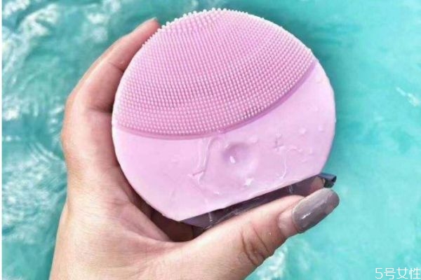 潔面儀對(duì)閉口有效嗎 哪些人不適合用潔面儀 潔面儀對(duì)閉口有效嗎 哪些人不適合用潔面儀