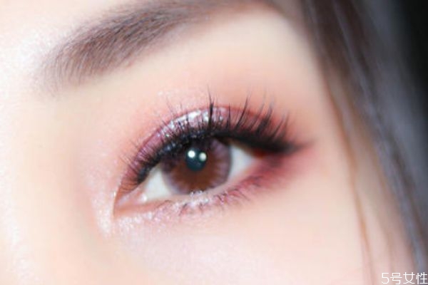 煙熏妝用什么顏色眼影 煙熏妝眼影畫法 煙熏妝用什么顏色眼影 煙熏妝眼影畫法