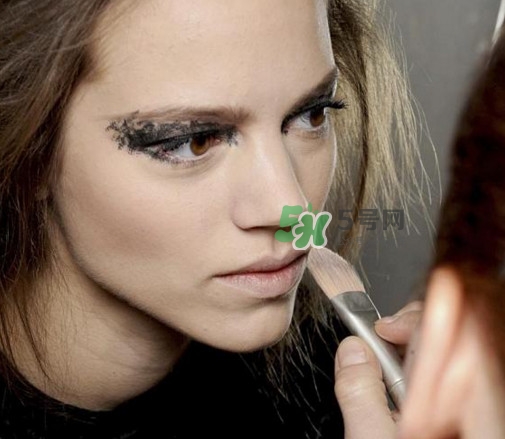 煙熏妝怎么畫？煙熏妝的畫法步驟圖解