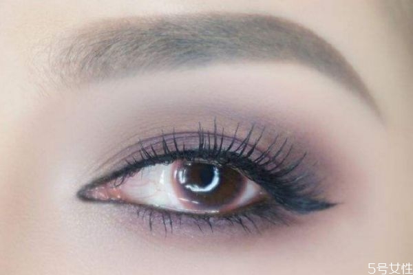 煙熏妝怎么畫(huà)眼線(xiàn) 怎么畫(huà)煙熏妝的步驟 煙熏妝怎么畫(huà)眼線(xiàn) 怎么畫(huà)煙熏妝的步驟
