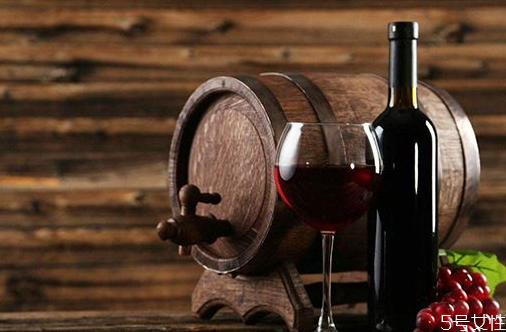 葡萄酒自然醒酒需要多長(zhǎng)時(shí)間 葡萄酒加蛋清是什么意思 葡萄酒自然醒酒需要多長(zhǎng)時(shí)間 葡萄酒加蛋清是什么意思